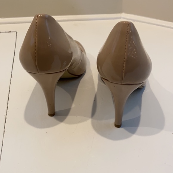 Pumps - Picture 3 of 5